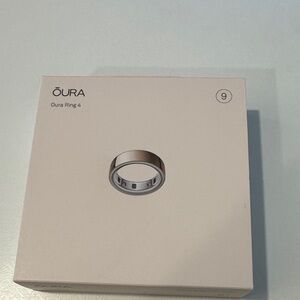 Oura Ring 4 in Rose Gold